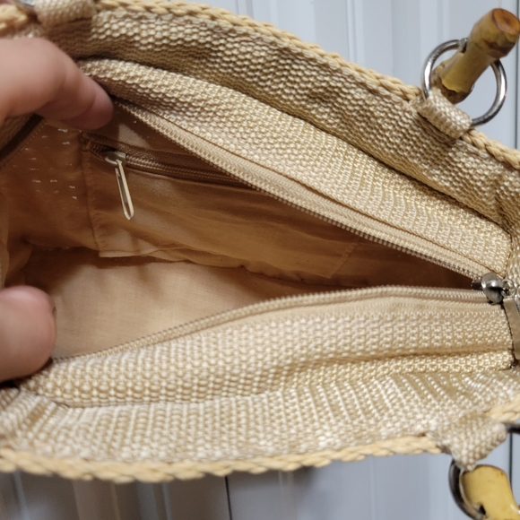 Cute woven straw handbag with bamboo handles - Picture 3 of 7